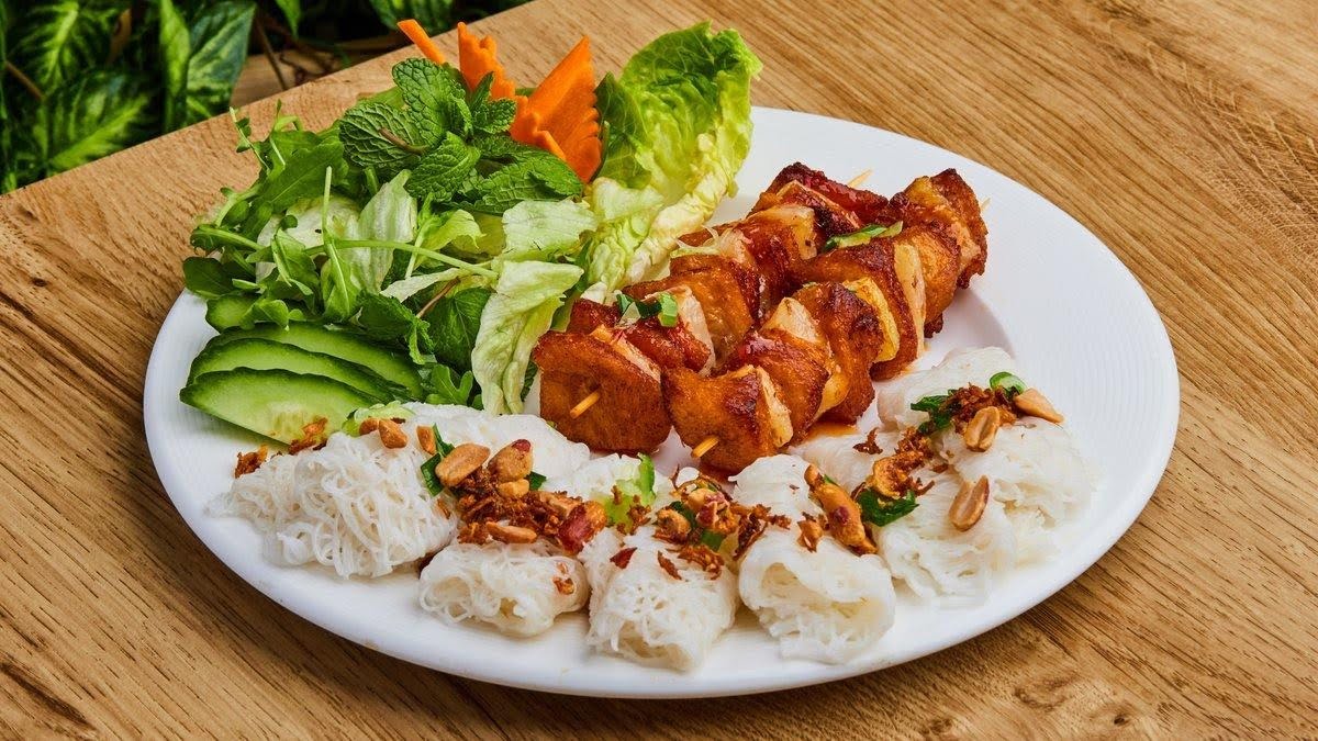 Five Spice Spyd m/ Banh Hoi (GF) (D1) – EatHappy Vegan catering