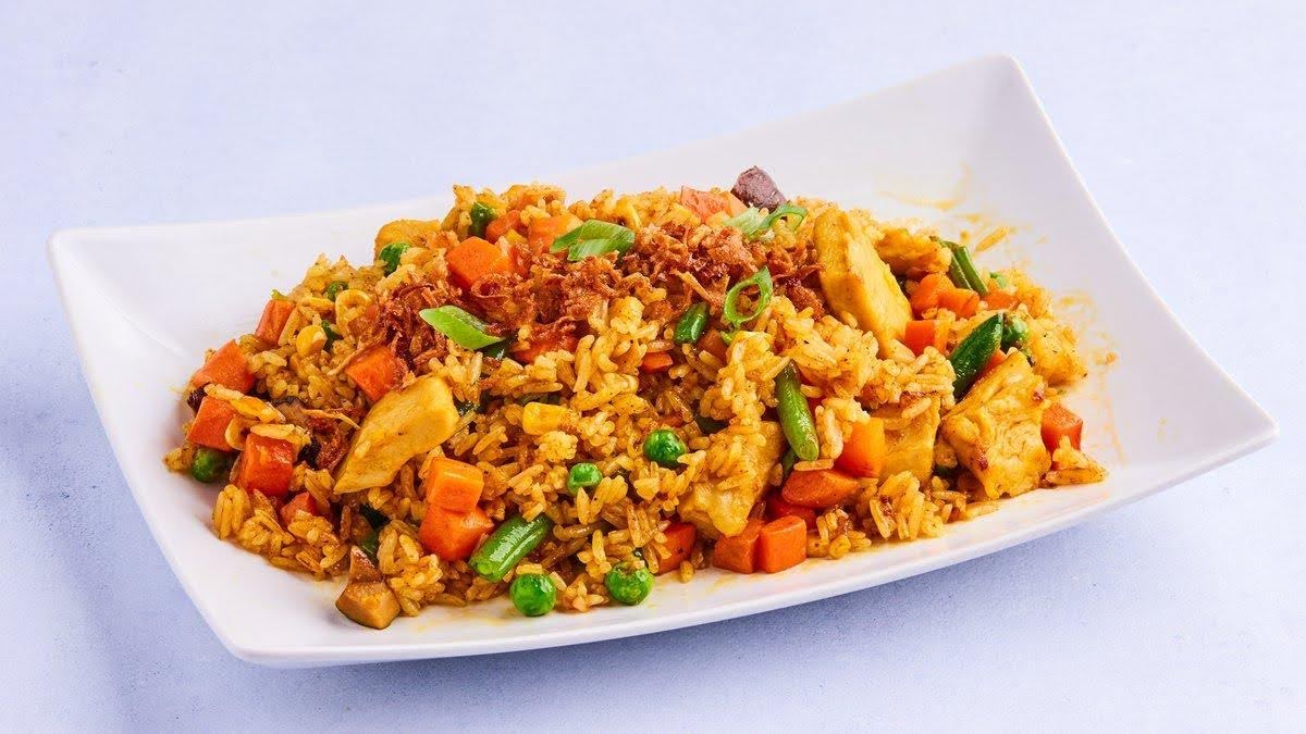 Spicy Stekt Ris med Ingefær 🌶️ (D7) – EatHappy Vegan catering